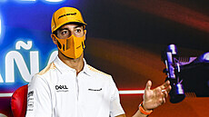 Daniel Ricciardo z týmu McLaren na tiskové konferenci před Velkou cenou... Daniel Ricciardo z týmu McLaren na tiskové konferenci před Velkou cenou...