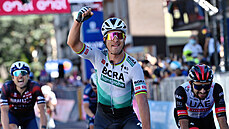 SLOVENSKÉ VÍTĚZSTVÍ. Peter Sagan si jede pro triumf v desáté etapě italského... SLOVENSKÉ VÍTĚZSTVÍ. Peter Sagan si jede pro triumf v desáté etapě italského...