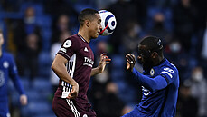 Antonio Rudiger (vpravo) z Chelsea sleduje, kam se odrazí míč z hlavy Youriho... Antonio Rudiger (vpravo) z Chelsea sleduje, kam se odrazí míč z hlavy Youriho...