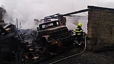 V Nevraticích hořela vojenská technika (16. 5. 2021). V Nevraticích hořela vojenská technika (16. 5. 2021).