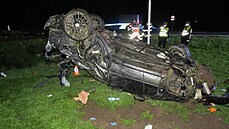 Mladý řidič nezvládl jízdu na mokré vozovce a havaroval v obci Kout na Šumavě. Mladý řidič nezvládl jízdu na mokré vozovce a havaroval v obci Kout na Šumavě.