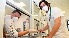 Speciální tříchodové menu pro zdravotníky v Domažlické nemocnici. (12. 5. 2021) Speciální tříchodové menu pro zdravotníky v Domažlické nemocnici. (12. 5. 2021)