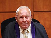 Jan Bučina je přísedícím u Krajského soudu v Ústí nad Labem je od roku 1996. Jan Bučina je přísedícím u Krajského soudu v Ústí nad Labem je od roku 1996.