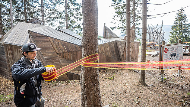 Příprava herní krajiny Pecka ve Velké Úpě na novou sezonu. (20. 5. 2021)