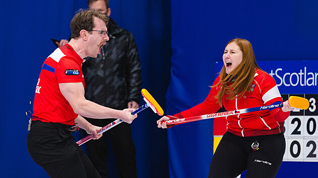 Tom a Zuzana Paulovi slav na mistrovstv svta v curlingu smench dvojic v Aberdeenu postup na olympijsk hry