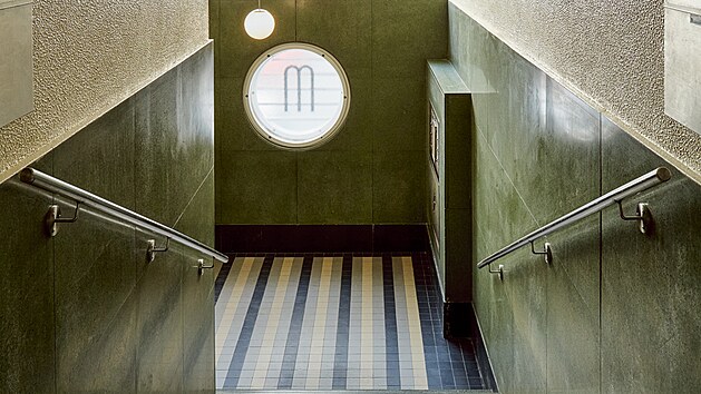 Činžovní dům na Letné, který v druhé polovině třicátých let navrhl architekt a sochař Martin Reiner, je cenným příkladem emocionálního funkcionalismu.