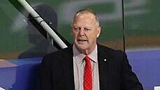 Gerard Gallant koučuje Kanadu na MS v Rize. Gerard Gallant koučuje Kanadu na MS v Rize.
