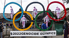 Exiloví Tibeťané používají olympijské kruhy jako oporu, protože pořádají... Exiloví Tibeťané používají olympijské kruhy jako oporu, protože pořádají...
