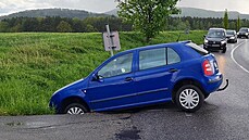 Auto skončilo v příkopu. Auto skončilo v příkopu.