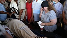 Pohřeb Jigala Jehošuy, který přišel o život během nepokojů v smíšeném městě... Pohřeb Jigala Jehošuy, který přišel o život během nepokojů v smíšeném městě...