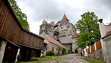 Hrad Pernštejn patří k nejlépe dochovaným a známým památkám u nás, ale o... Hrad Pernštejn patří k nejlépe dochovaným a známým památkám u nás, ale o...