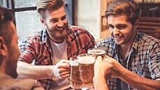 Češi jsou dlouhodobě největší spotřebitelé piva na světě. Statisticky vypije... Češi jsou dlouhodobě největší spotřebitelé piva na světě. Statisticky vypije...