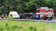 Jen několik set metrů nad místem, kde zahynul Ivan Hlinka, čeká na motoristy... Jen několik set metrů nad místem, kde zahynul Ivan Hlinka, čeká na motoristy...