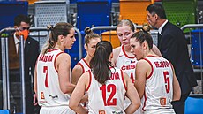 České basketbalistky se domlouvají, zleva Alena Hanušová, Kateřina Elhotová,... České basketbalistky se domlouvají, zleva Alena Hanušová, Kateřina Elhotová,...