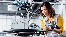 Budoucnost. Automatizace a robotizace přinese sdílení práce mezi člověkem a... Budoucnost. Automatizace a robotizace přinese sdílení práce mezi člověkem a...