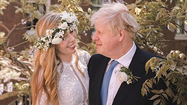 Boris Johnson a jeho manelka Carrie Johnsonov (Downing Street 10, Londn, 29. kvtna 2021)