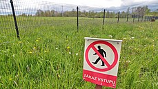 Místo v Horách, kde začíná pozemek, na kterém mají vyrůst skladové haly. Proti... Místo v Horách, kde začíná pozemek, na kterém mají vyrůst skladové haly. Proti...