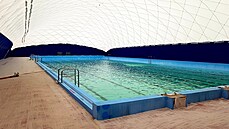 Kadaň pořídila nad vyhřívaný padesátimetrový bazén nafukovací halu za deset... Kadaň pořídila nad vyhřívaný padesátimetrový bazén nafukovací halu za deset...
