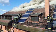 Předběžnou škodu 40 milionů korun způsobil dnešní večerní požár rodinného domu... Předběžnou škodu 40 milionů korun způsobil dnešní večerní požár rodinného domu...