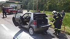 Vozidlu začal hořet motor kvůli zařazené rychlosti. Vozidlu začal hořet motor kvůli zařazené rychlosti.