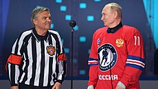 Prezident IIHF René Fasel se zúastnil zápasu ruských hokejových legend v Soi....