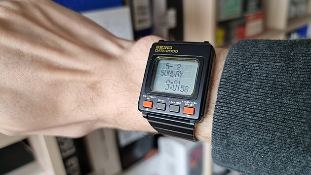 První chytré hodinky na světě: Seiko Data-2000 z roku 1983 První chytré hodinky na světě: Seiko Data-2000 z roku 1983