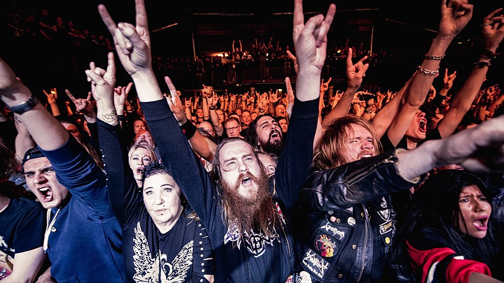 Sílu má i metal. Co se asi odehrává v mozcích těchto fanoušků a fanynek? Sílu má i metal. Co se asi odehrává v mozcích těchto fanoušků a fanynek?