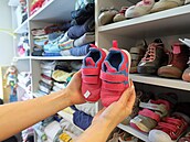 Centrum materiální pomoci v Karlových Varech nabízí pomoc rodičům samoživitelům. Centrum materiální pomoci v Karlových Varech nabízí pomoc rodičům samoživitelům.