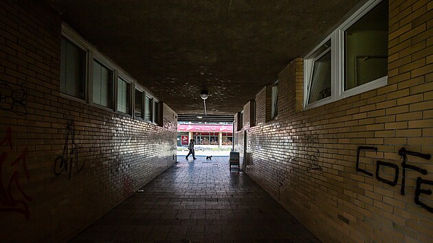 Pokusy o oživení zatím nevyšly, někdejší nákupní středisko Hvězda v Hradci Králové dosud chátrá (3. 6. 2021).