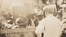 Ničím se neprovinili, nic nespáchali. Přesto přišli o svá živobytí, domy,... Ničím se neprovinili, nic nespáchali. Přesto přišli o svá živobytí, domy,...