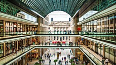 Nákupní centrum - Mall of Berlin bylo otevřeno v roce 2014 a je hlavním... Nákupní centrum - Mall of Berlin bylo otevřeno v roce 2014 a je hlavním...