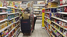 Britskému potravinářskému řetězci Tesco se na Ostrovech podařilo množství... Britskému potravinářskému řetězci Tesco se na Ostrovech podařilo množství...
