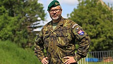 Vojenský kaplan Kamil Vícha se rovn úastní výcvik, chodí na stelby, na...