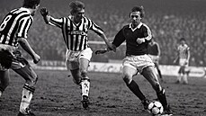 Legendární sparťanský záložník Jan Berger (vpravo) v zápase tehdejšího Poháru... Legendární sparťanský záložník Jan Berger (vpravo) v zápase tehdejšího Poháru...