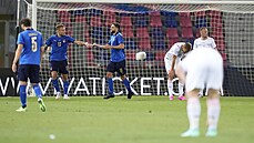 Italská radost vs český zmar. Immobile a Berardi se radují ze čtvrté branky. Italská radost vs český zmar. Immobile a Berardi se radují ze čtvrté branky.