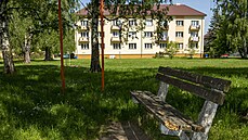 Vnitroblok na pardubickém Židově poskytuje bez nadsázky oázu uprostřed města.... Vnitroblok na pardubickém Židově poskytuje bez nadsázky oázu uprostřed města....