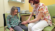 MUDr. Petra Pelcová Hamzová v dětské diabetologické ordinaci Karlovarské... MUDr. Petra Pelcová Hamzová v dětské diabetologické ordinaci Karlovarské...