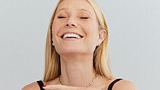 Gwyneth Paltrowová propaguje na svém webu Goop kolekci perk (2021).