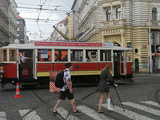 <p>O tomto víkendu je obousměrně přerušen provoz tramvají v ulici Milady Horákové. Linky 1, 8, 25 jsou vedeny odklonem, ale linka 26 je rozdělena na dvě samostatné linky. Je to zvláštní, protože šlo linku 25 a 26 sloučit.
</p>