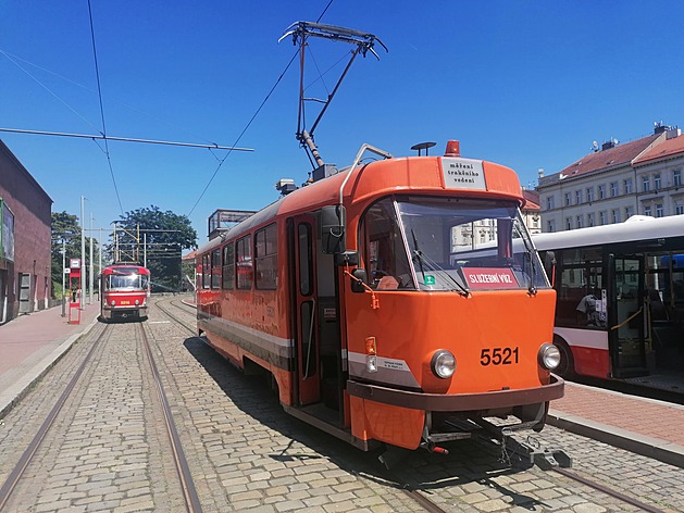 <p>Kobyliská měřící tramvaj tzv. měřička (pomeranč) #5521 jezdila dopoledne na trase Levského - sídliště Modřany - nádraží Braník - Dvorce - Podolská vodárna - Výtoň - Smíchovské nádraží - Hlubočepy - sídliště Barrandov. Zítra odpoledne bude projíždět tra