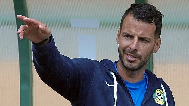 JDU DO DUKLY. Vít Vrtělka už fotbalisty Sokolova nevede, zamířil na Julisku. Novým koučem je Jiří Štěpán. JDU DO DUKLY. Vít Vrtělka už fotbalisty Sokolova nevede, zamířil na Julisku. Novým koučem je Jiří Štěpán.