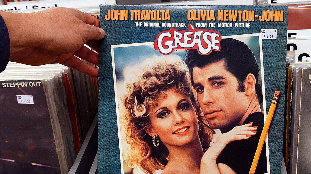 Netaktní? Sexistický? Ve filmu Pomáda hrála Olivia Newton-John po boku Johna...