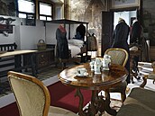 Vystaveny jsou například zbraně, orientální předměty a další nábytek v... Vystaveny jsou například zbraně, orientální předměty a další nábytek v...