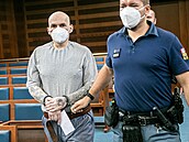 Petr Mokriš před Krajským soudem v Hradci Králové (14. 6. 2021) Petr Mokriš před Krajským soudem v Hradci Králové (14. 6. 2021)