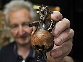 Stanislav Petřík si před výrobou každou loutku pečlivě rozkreslil. I v... Stanislav Petřík si před výrobou každou loutku pečlivě rozkreslil. I v...
