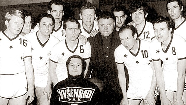 V edesátých letech hrál Václav Klaus basketbal za Slavoj Vyehrad. Na snímku...