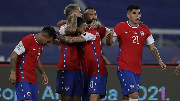 Fotbalist Chile slav gl Eduarda Vargase na Copa Amrica.