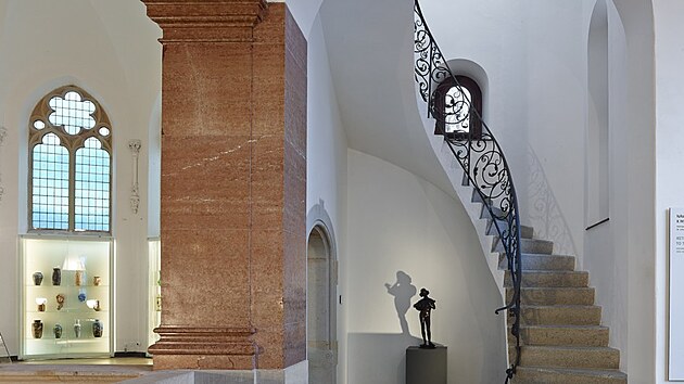 Muzeum má dvě podzemní podlaží, dvě nadzemní podlaží a podkroví.