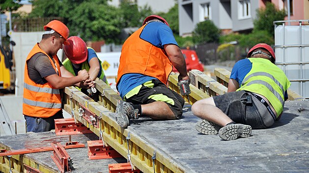 Výstavba lávky pro pěší v Plzni-Slovanech (15. 6. 2021)
