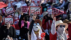 Lidé na demonstraci v Soulu vyzvali vládu, aby přísněji zakročila proti... Lidé na demonstraci v Soulu vyzvali vládu, aby přísněji zakročila proti...